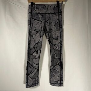 Lululemon Pace Rival Crop Dottie Tribe White Black Size 6